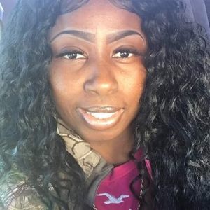 Meet your Posher, Alexia